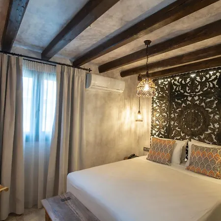 Otel Decan Concept Boutique Estate 2*